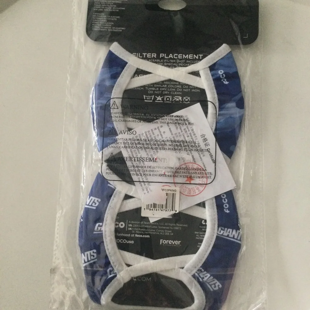 FOCO NFL NEW YORK GIANTS CLUTCH 2 pack FACE MASKS UNISEX ADULT NWT